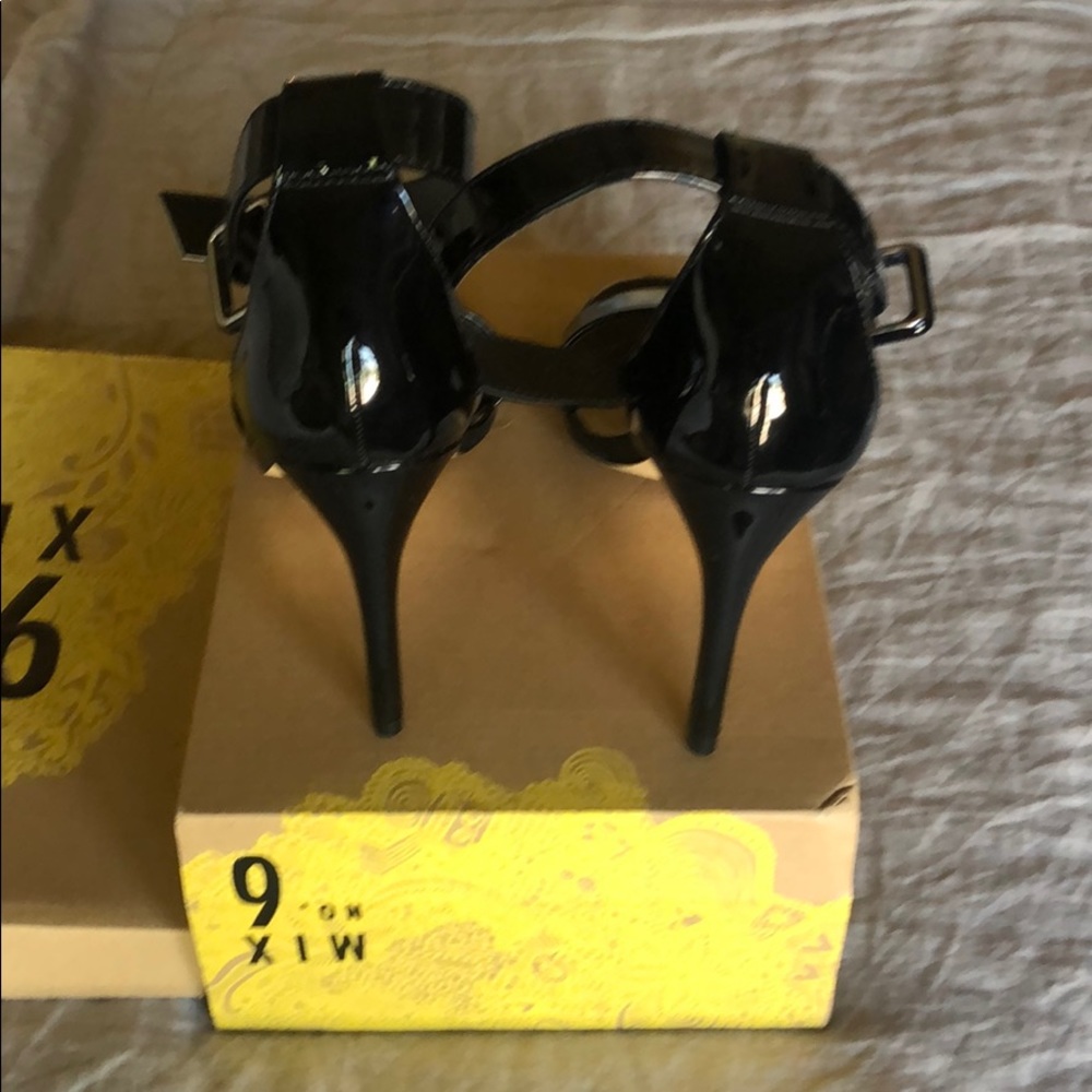 Black high heel shoes.